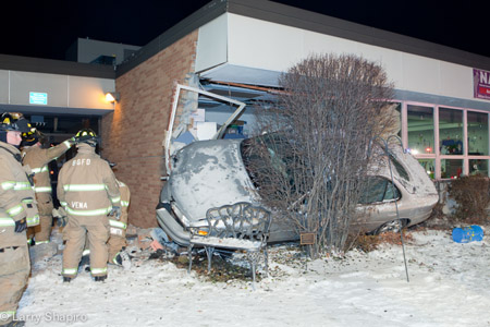 Buffalo Grove FD car into building Willow Grove School